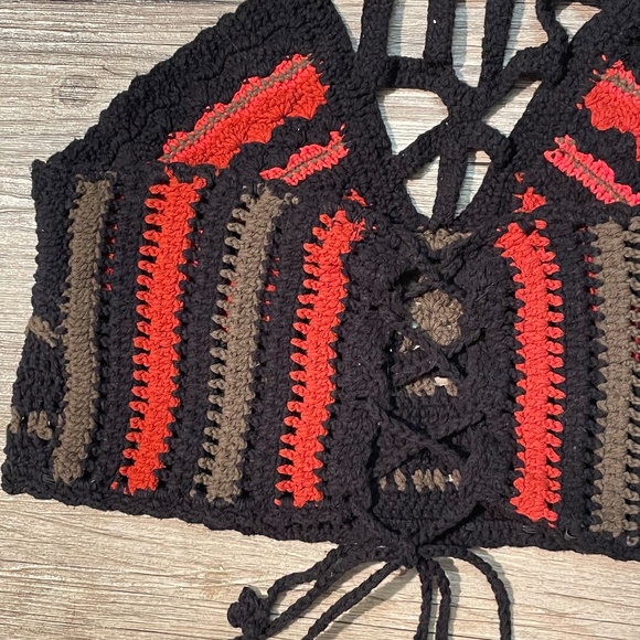 Beautiful Cropped Crochet Halter Tie Tank Top Size M In Black/Red/Olive Green - Picture 6 of 11